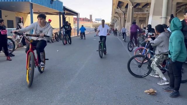 Swerve Contest And BMX Wheelie Combos смотреть онлайн