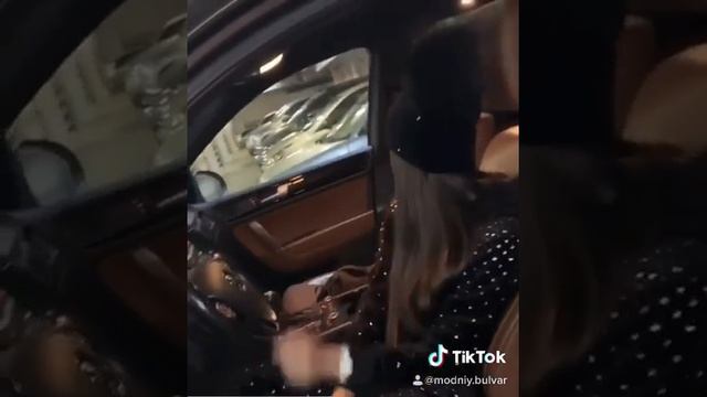 Велюровый костюм со стразами смотреть онлайн