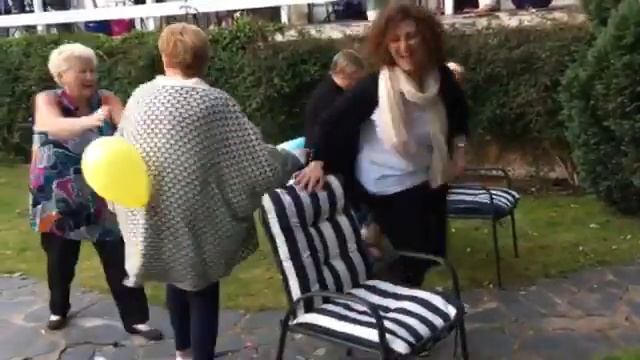 Hen do balloon Game смотреть онлайн
