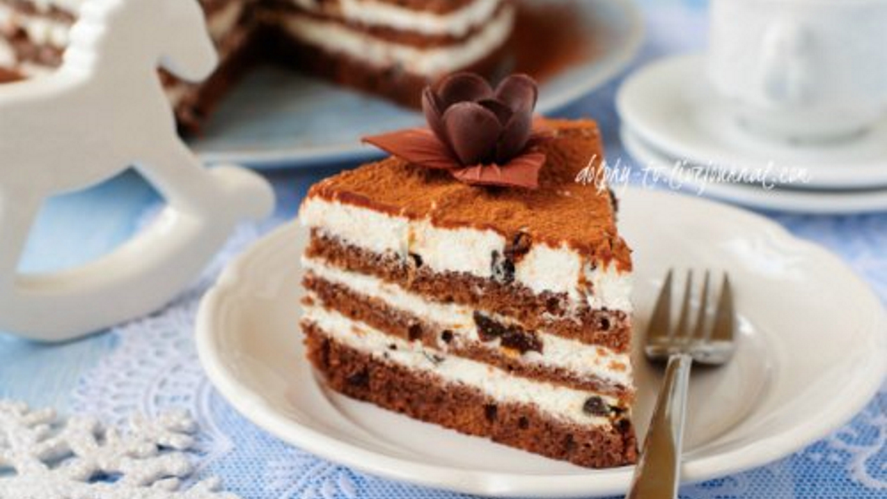 ШОКОЛАДНЫЙ ТОРТ С ТВОРОЖЕННЫМ КРЕМОМ смотреть онлайн