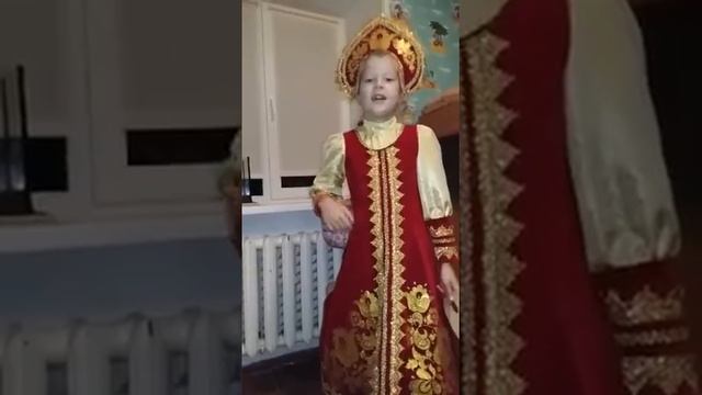 Страна читающая — Вероника Матвиенко читает произведение «Агния Барто "Рукодельница"» смотреть онлайн