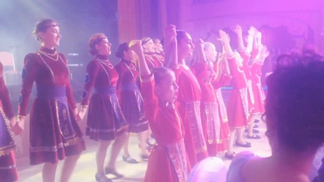 Народный Армянский танец кочари классно танцуют дети боевой танец смотреть онлайн