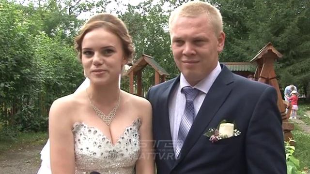 Из ЗАГСа прямиком в дом малютки. Молодожены Златоуста заводят новые традиции смотреть онлайн