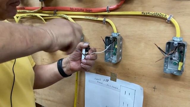 203 - Como Instalar Los Enchufes Para Refri Y Micro ?