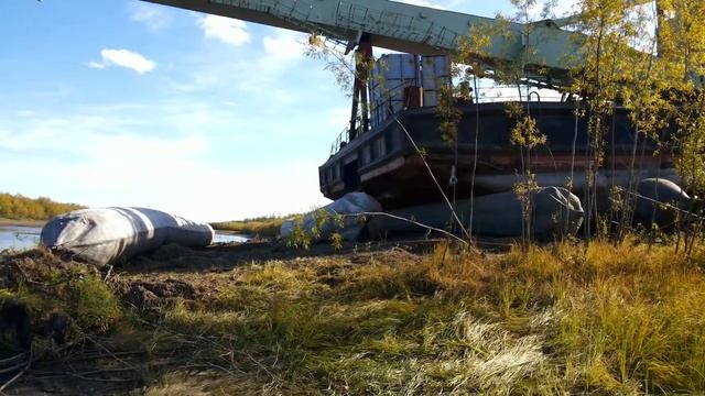спуск на воду плавкрана Т-172 смотреть онлайн