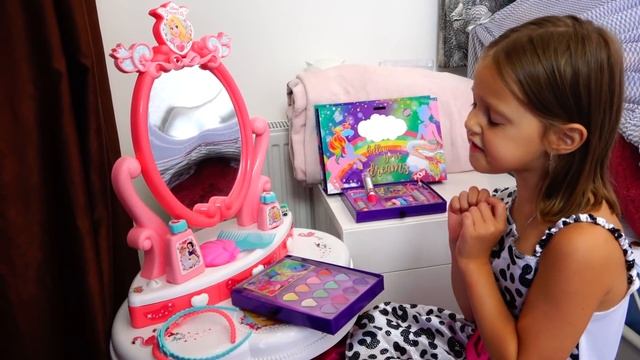 ВОЛШЕБСТВО в жизни Амельки! Когда все превращается в Игрушки! смотреть онлайн