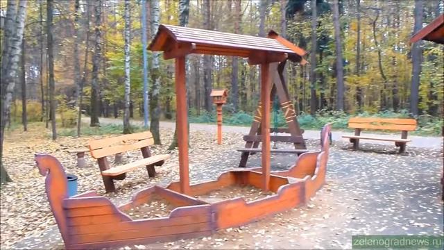 Детская деревянная площадка в лесопарке 8 микрорайона смотреть онлайн