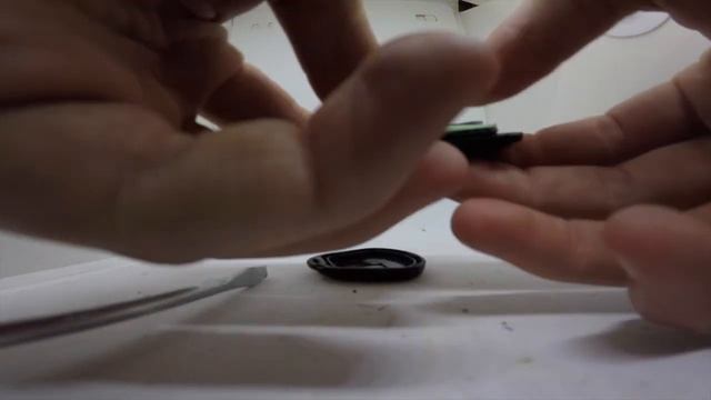 How to find the FCC ID & change the battery for your 4 btn Avital Aftermarket Keyless Remote смотреть онлайн