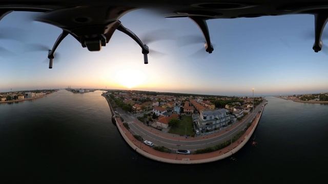 Canale di Ravenna in vr360 4k. Canal of port of Ravenna in vr360 4k. смотреть онлайн