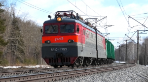 "Единственный Чирик за день". ВЛ10-1793 с грузовым поездом и приветливой бригадой