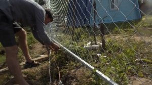 Как закрепить сетку рабицу на каркасе? (один из способов)