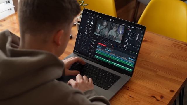 Premiere Pro vs DaVinci Resolve // Should You Switch? смотреть онлайн
