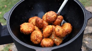 Белорусские колдуны или драники с мясом в казане на костре.