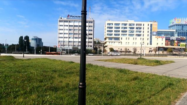 В Калининграде осенью зацвел каштан прощаясь с Домом Советов смотреть онлайн