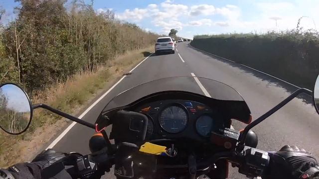 Yamaha RD350 YPVS 80’s Classic 2 stroke ride... Oh and an RD500 ! смотреть онлайн