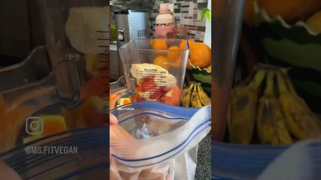 Two ingredient protein smoothie! #rawvegan смотреть онлайн
