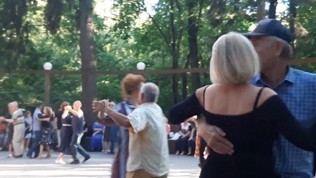 214) Венский вальс // Танцплощадка Царицыно 30.07.2023 смотреть онлайн