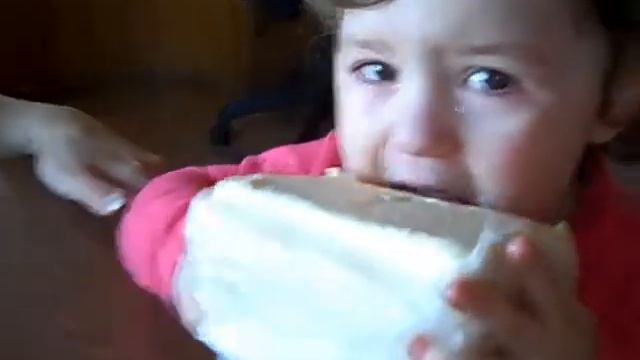 Kira Likes to Eat Butter!! -Penza,Russia-Mar2010 смотреть онлайн