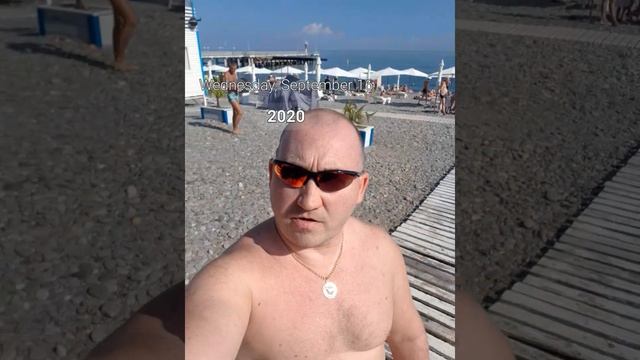 погода в Дагомысе прям летняя и очень много народа на пляже к осени еще наверное некто не готов смотреть онлайн