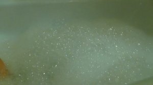 Устроили потоп! Море пены! Сколько бутылок пены поместится в ванну!
