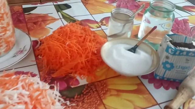 Рецепт очень вкусной,быстрой квашенной капусточки.Капуста сладкая ,хрустящая. смотреть онлайн