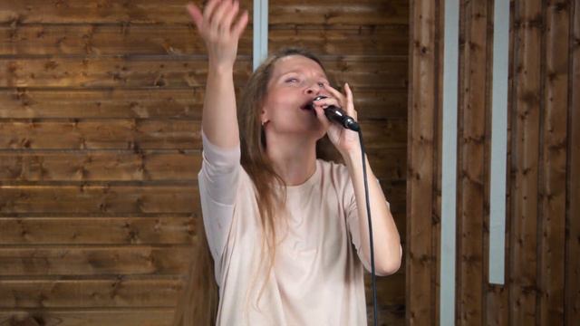 Ты всегда со мной | I'm Not Alone — Kari Jobe | Песни поклонения | 12+ смотреть онлайн