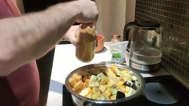 Куриные бедрышки с овощами. Авторский рецепт. смотреть онлайн