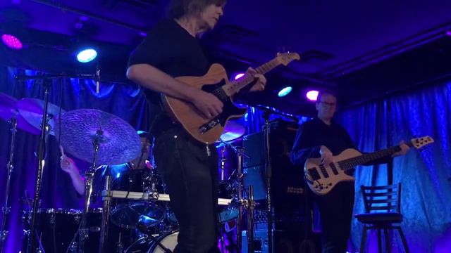 Mike Stern @ Iridium 11/20/2015 - Avenue B смотреть онлайн