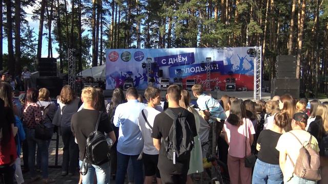 День молодежи. Наши люди на сцене смотреть онлайн