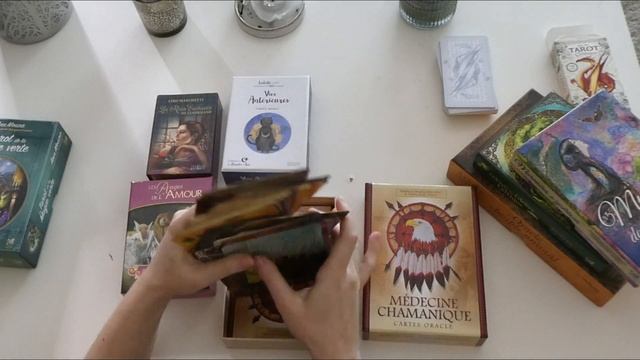 Quelle est la différence entre un tarot et un oracle ? - Apprendre le Tarot смотреть онлайн