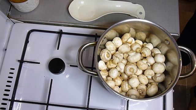 Съедают СРАЗУ!! Маринованные шампиньоны в собственном соку/ Быстрый рецепт маринованных шампиньонов смотреть онлайн