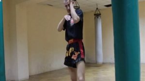 Удары локтями и коленами в тайском боксе