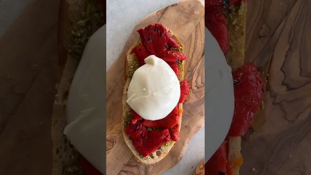 Prosciutto & Burrata Sandwich #mezzetta #easyrecipe #sandwichrecipe #foodie смотреть онлайн