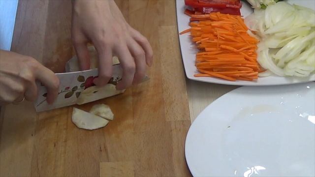 Корейская кухня: Крахмальная лапша с овощами или Яче чапче (야채 잡채) смотреть онлайн