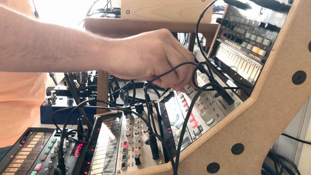Beach Synths Vol. 3 смотреть онлайн