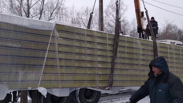 Выгрузка сэндвич панелей клиенту