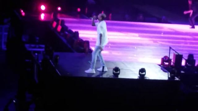 Chris brown at the forum смотреть онлайн