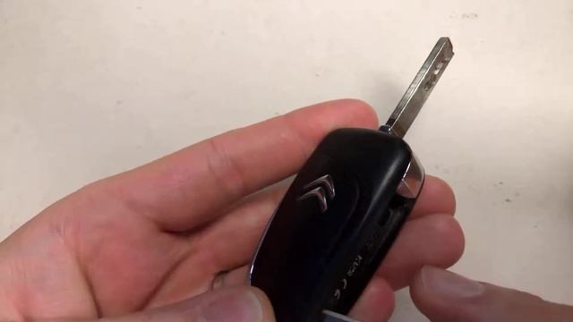Jak rozebrat klíč Citroën C4 2011 / How to disassemble the Citroën C4 2011 key смотреть онлайн