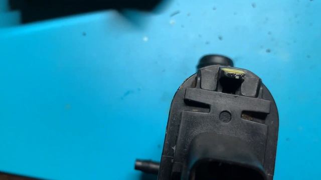 Kia Sorento 2004. Замена насоса омывателя лобового стекла. Kortex KWM003 смотреть онлайн