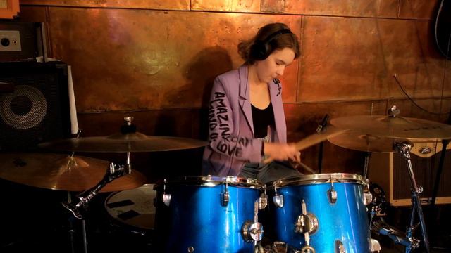 Русанова Дарья: Cold Play - Yellow (drum cover live) смотреть онлайн