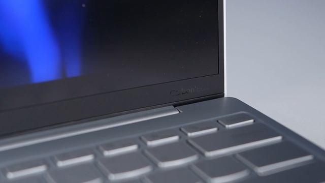 TOUGH BUT CLASSY | Lenovo Yoga Slim 7i Carbon смотреть онлайн