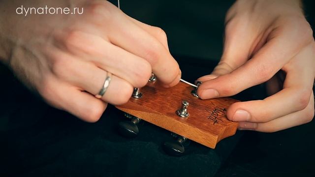Как правильно поменять струны на укулеле смотреть онлайн