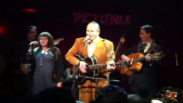 Exene, Phil Alvin, Petunia & The Vipers with "Walking Cane" смотреть онлайн