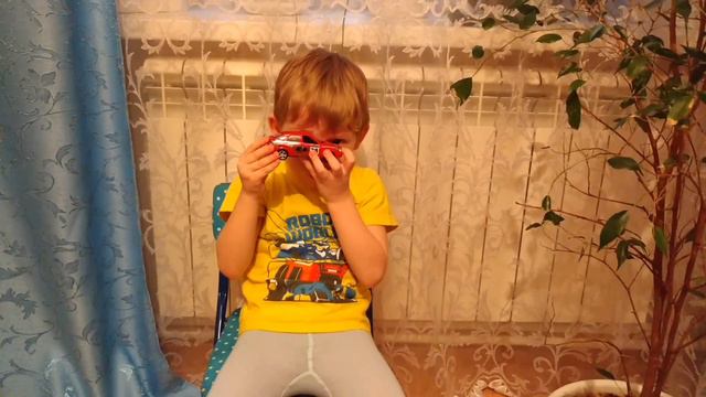 Про жвачку...Папа проглотил... Снова машинки ))) смотреть онлайн