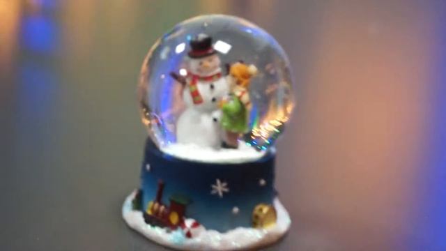 Снежный шар "Снеговик с мальчиком" смотреть онлайн