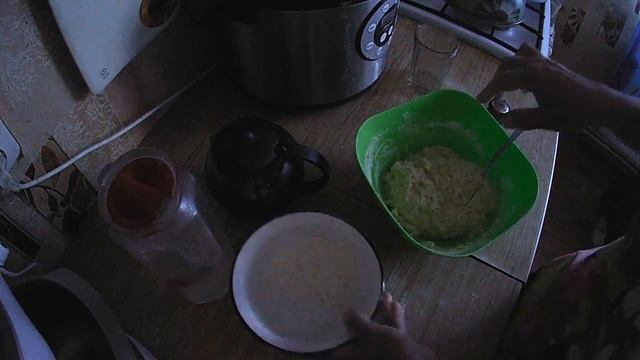 Закручиваю банки с помидорами. Варю суп с клецками. смотреть онлайн