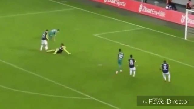 Van Persie ile Umut Bulut arasındaki fark смотреть онлайн