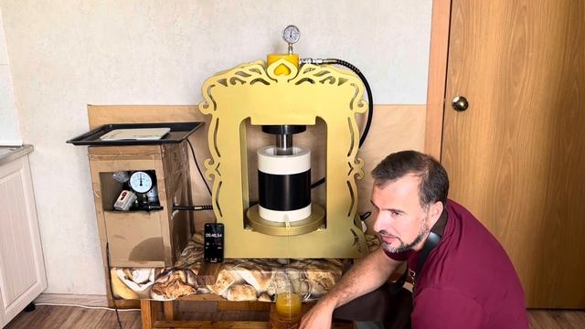 Отжимаю 500 мл. ЛЬНЯНОГО МАСЛА за 12 минут