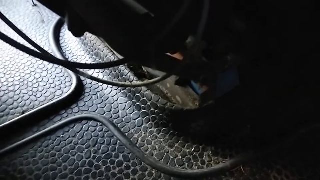 Рено Трафик 2.0 DCI, где находится блок управления подушки безопасности. Trafic Airbag Steuergerät смотреть онлайн