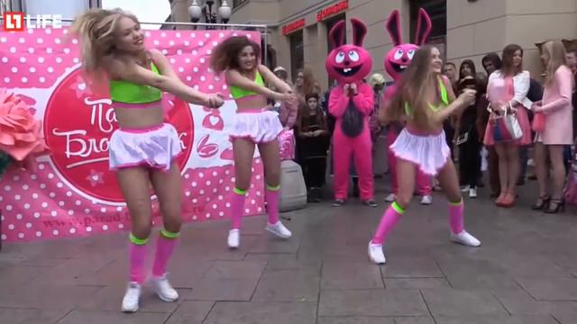 Черлидеры МЕНТОЛШОУ на Параде блондинок 2017